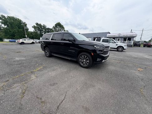 Used 2022 Chevrolet Suburban LT AWD/4WD image 11