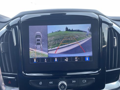 Used 2023 Chevrolet Traverse LT w/ Rear Camera Mirror Package AWD/4WD image 13