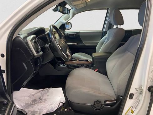 Used 2018 Toyota Tacoma SR5 image 9