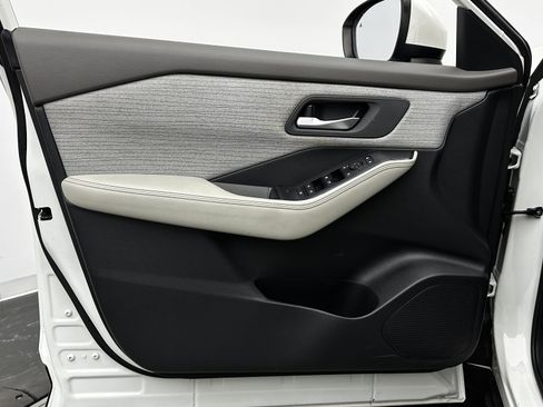 Used 2021 Nissan Rogue SV image 10