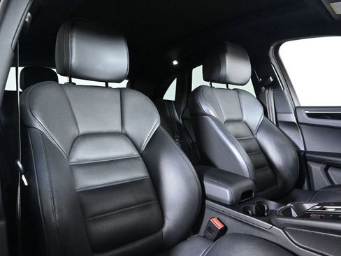 Certified 2023 Porsche Macan AWD/4WD image 18
