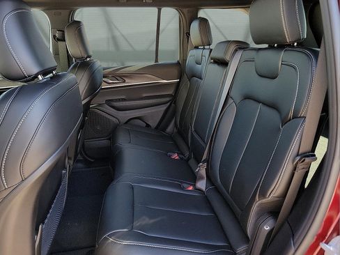 New 2025 Jeep Grand Cherokee Limited w/ Black Appearance Package image 8