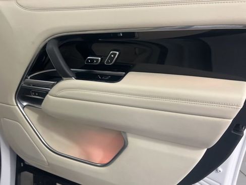 Used 2025 Land Rover Range Rover Long Wheelbase SE image 20