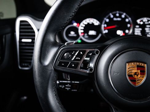 Certified 2023 Porsche Cayenne Turbo AWD/4WD image 17