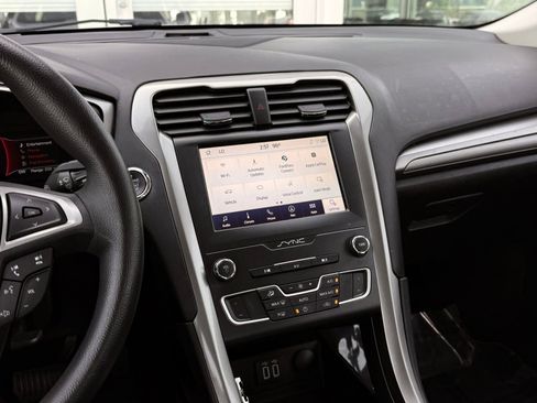 Used 2020 Ford Fusion SE FWD image 33