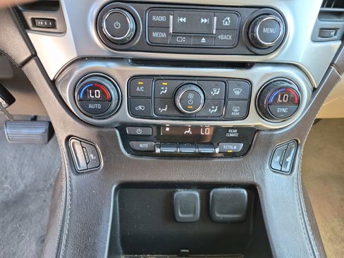 Used 2019 Chevrolet Suburban LT image 23