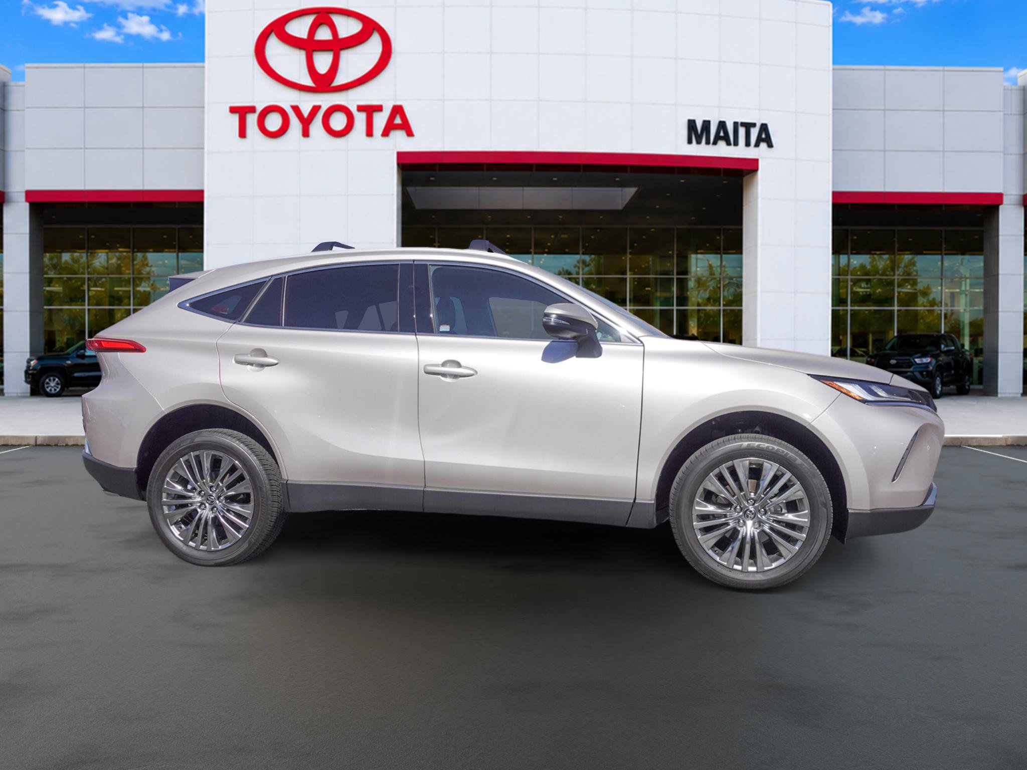 Used 2024 Toyota Venza XLE AWD/4WD image 2