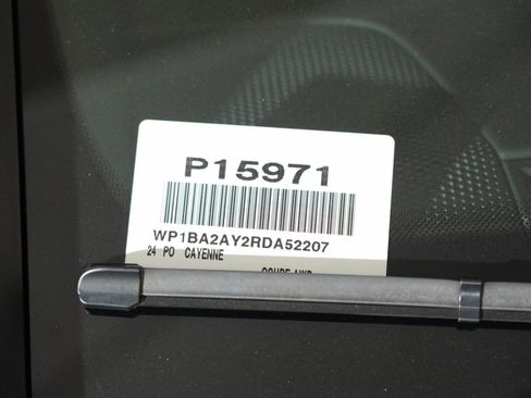 Certified 2024 Porsche Cayenne Coupe AWD/4WD image 29