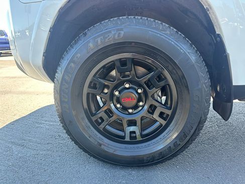 Used 2023 Toyota 4Runner TRD Off-Road AWD/4WD image 11