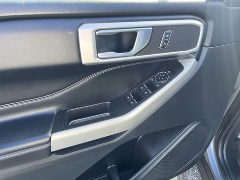 Used 2022 Ford Explorer XLT w/ Equipment Group 202A AWD/4WD image 5