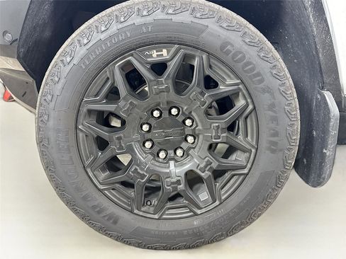 Used 2025 GMC Hummer EV 2X w/ LPO, Sport Package image 13