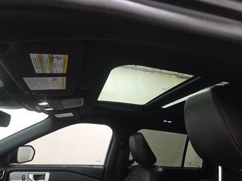 Used 2022 Ford Explorer ST-Line w/ Class IV Trailer Tow Package image 7