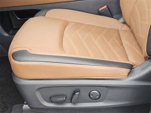 Used 2025 Nissan Pathfinder Platinum image 24