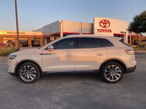 Used 2023 Lincoln Nautilus Reserve w/ Luxury Package AWD/4WD image 6