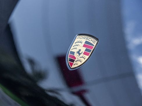 Certified 2022 Porsche Macan image 24