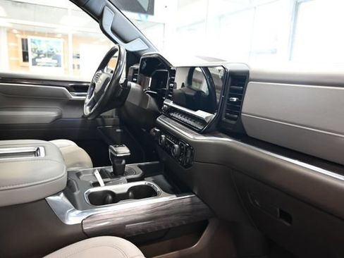 Used 2022 Chevrolet Silverado 1500 LTZ w/ LTZ Premium Package AWD/4WD image 14