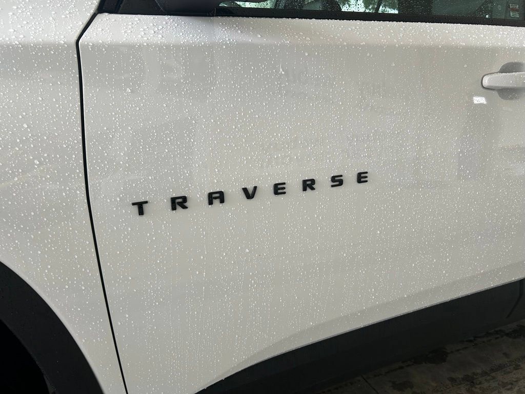 Used 2023 Chevrolet Traverse RS FWD image 15