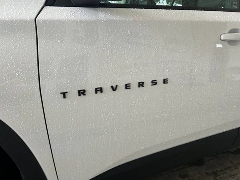 Used 2023 Chevrolet Traverse RS FWD image 15