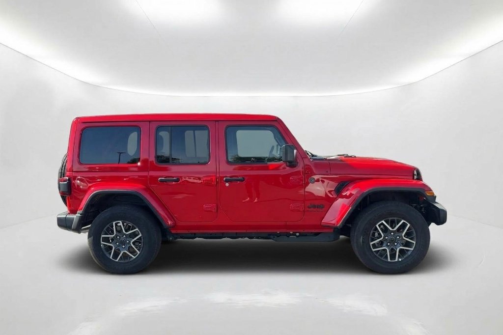 Used 2026 Jeep Wrangler Unlimited Sahara AWD/4WD image 4