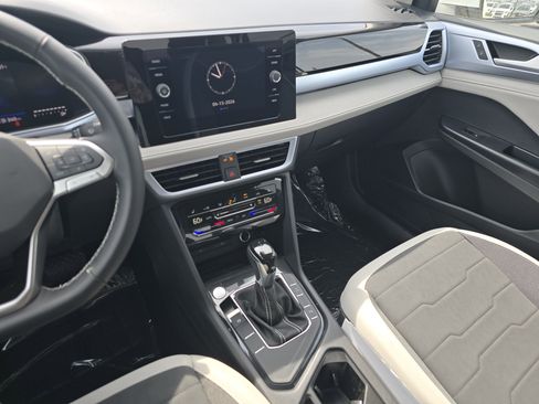New 2026 Volkswagen Taos SE FWD image 21