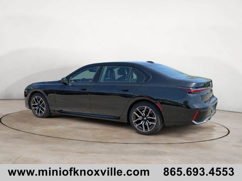Used 2025 BMW 740i xDrive AWD/4WD image 5