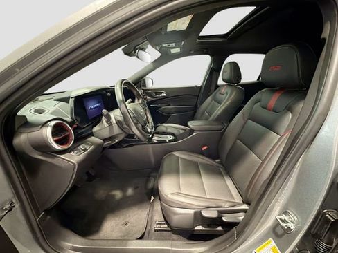 Used 2025 Chevrolet Trax RS w/ Sunroof Package image 18