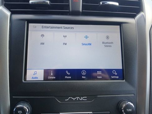 Used 2020 Ford Fusion SE FWD image 6