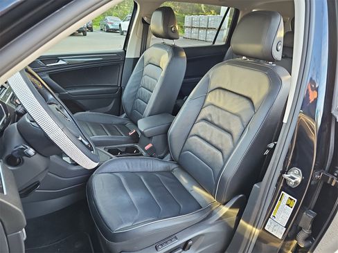 Used 2018 Volkswagen Tiguan SEL Premium image 13