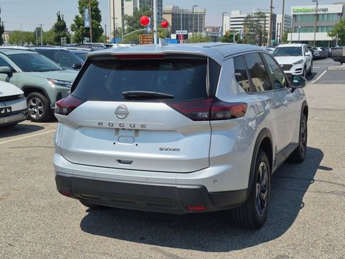 Certified 2024 Nissan Rogue SV AWD/4WD image 3