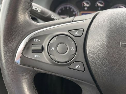 Used 2020 Buick Enclave Essence image 22
