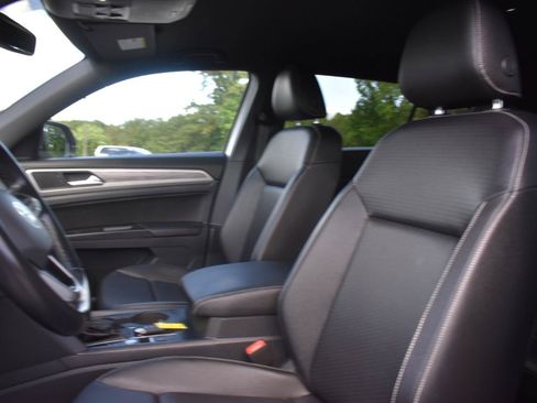 Used 2020 Volkswagen Atlas Cross Sport SE FWD image 23