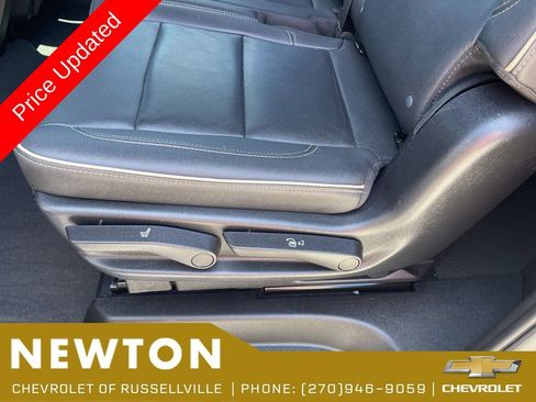 Used 2023 GMC Yukon XL SLT AWD/4WD image 37