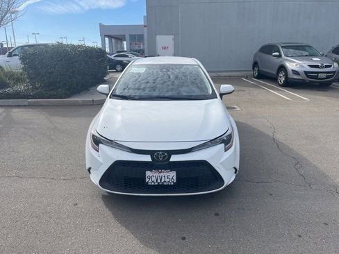 Used 2022 Toyota Corolla LE image 2