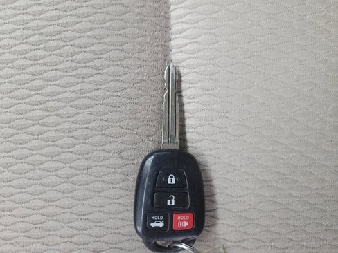 Used 2014 Toyota Corolla LE image 32