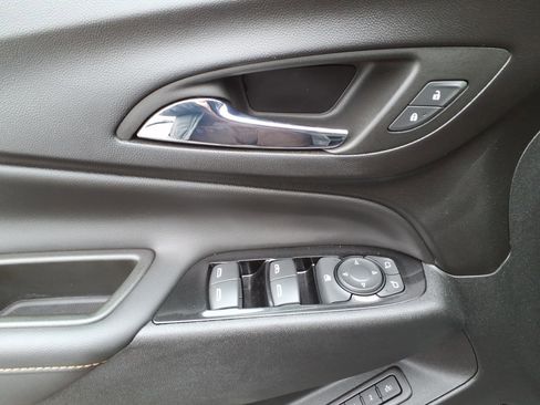 Used 2023 Chevrolet Equinox Premier image 11