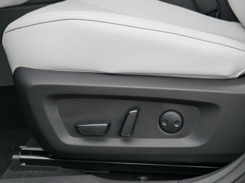 Used 2025 Mitsubishi Outlander AWD image 13
