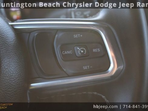 Used 2023 Jeep Wrangler Unlimited Sahara image 16