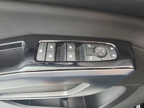Used 2025 Nissan Pathfinder SL w/ SL Premium Package AWD/4WD image 33