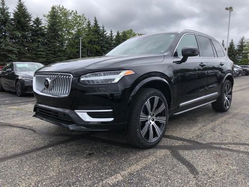 New 2025 Volvo XC90 T8 Plus w/ Protection Package Premier image 3