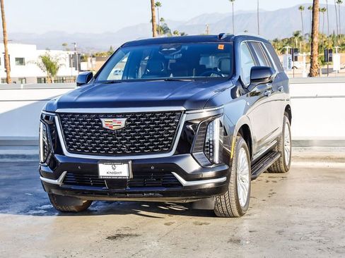 Used 2025 Cadillac Escalade Premium Luxury image 4