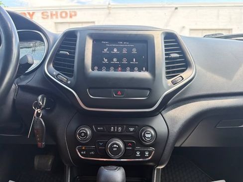 Used 2020 Jeep Cherokee Latitude AWD/4WD image 18