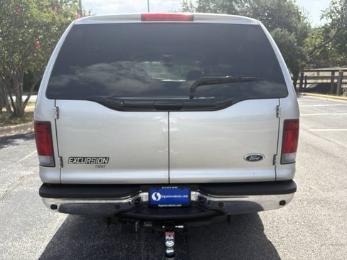 Used 2005 Ford Excursion XLT AWD/4WD image 5