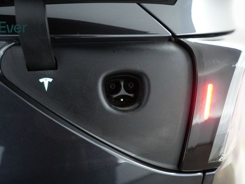 Used 2026 Tesla Model Y AWD image 10