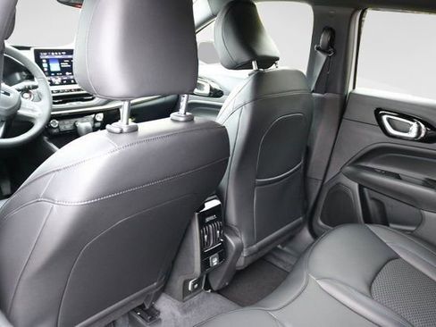 New 2026 Jeep Compass Latitude image 14