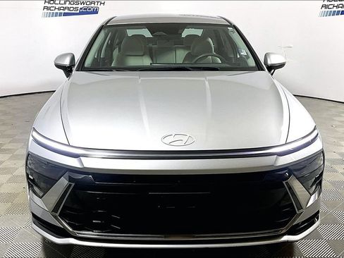 Used 2025 Hyundai Sonata SEL FWD image 2