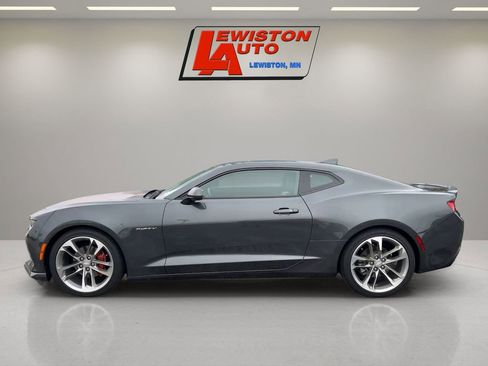 Used 2017 Chevrolet Camaro LT RWD image 2