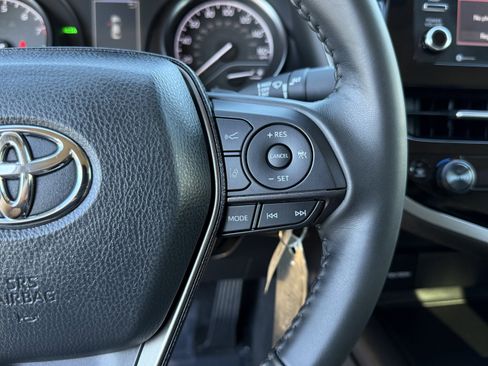 Used 2024 Toyota Camry SE image 21