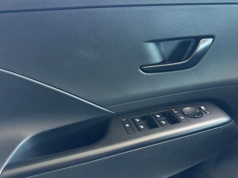 Used 2025 Hyundai Kona SEL FWD image 12