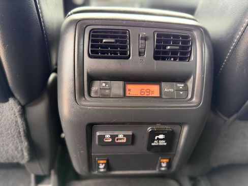 Used 2019 Nissan Pathfinder SL AWD/4WD image 9