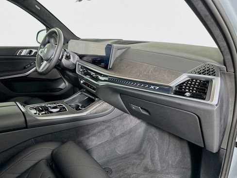 Used 2025 BMW X7 xDrive40i w/ M Sport Package image 31